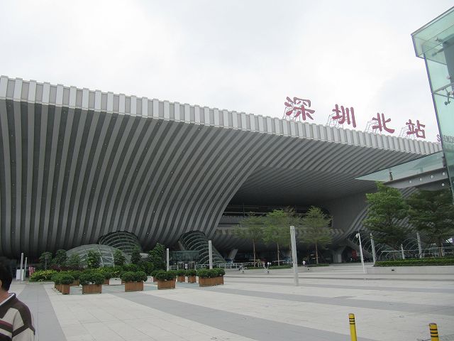 新幹線の深圳北駅