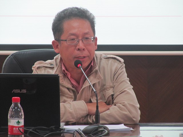 何高潮（He Gaochao）労働問題国際共同センター教授