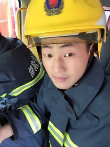 董澤鵬，1996年出生。天津港公安局消防支隊第五大隊消防員