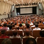 日本教育会館ホール(800人定員)をあふれた観衆が参加(2015/7/20)